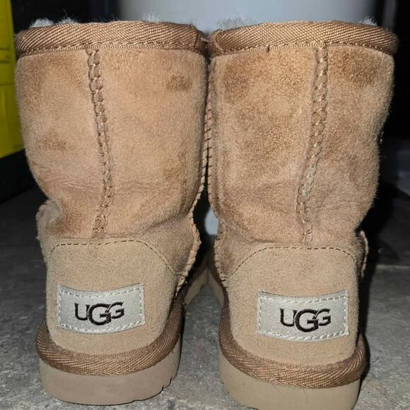 Uggs Classic Kids Boots - size 10, chestnut - Picture 2 of 3